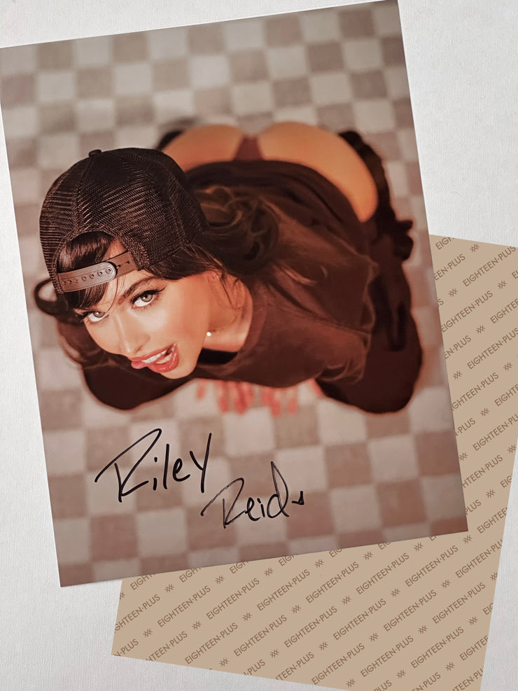 SIGNED PHOTO OF RILEY REID